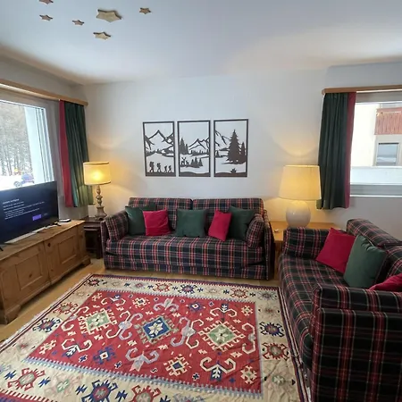 Chesa Ruinatsch 50 Apartman *